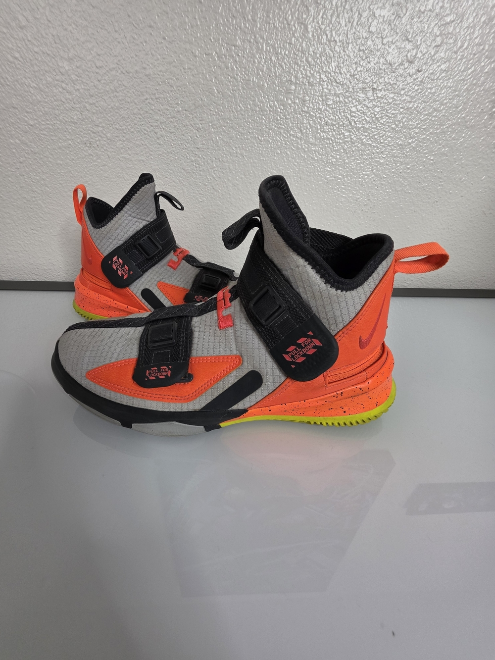 Nike LeBron Soldier 13 FlyEase GS Grey Crimson Shoes CJ1317-066 Size 6Y